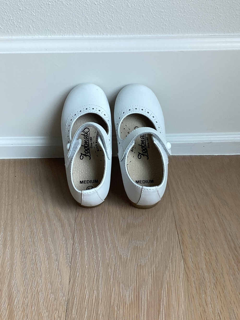 FootMates White Girls Mary Jane Dress Shoes